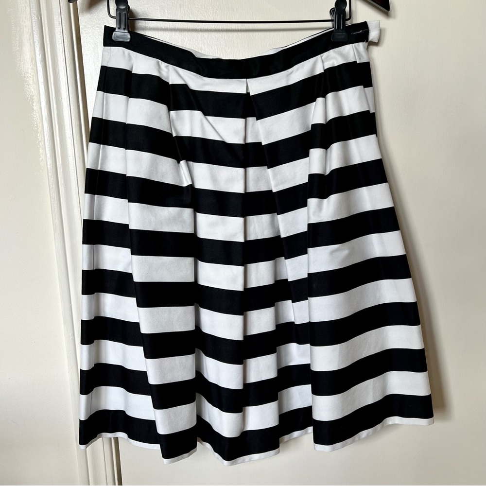 Femme black and white striped skirt